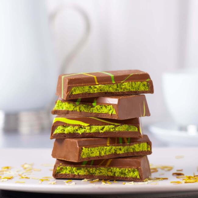 Fiorella Buttered Crispy Kadayif and Pistachio Filled Milk Chocolate 200 Grams (1 Pack) - 3