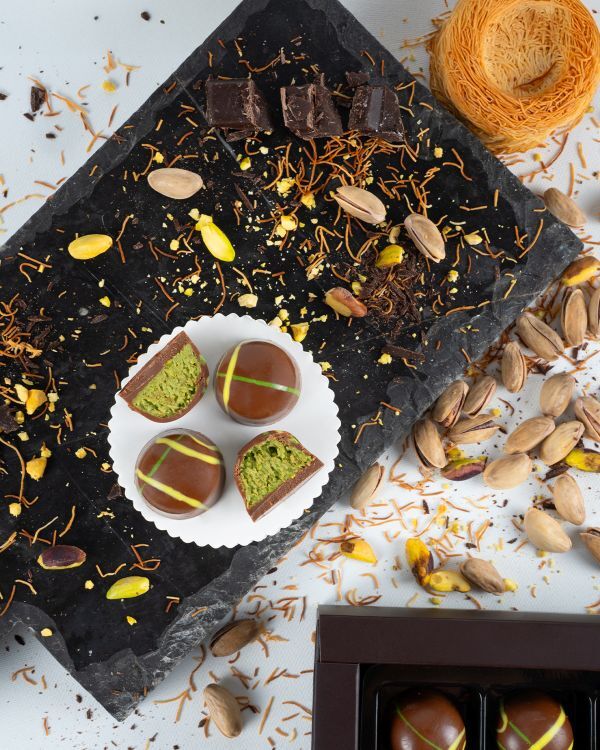 vFiorella Dubai Chocolate Gift Box 288 Grams (1 Box) - 3